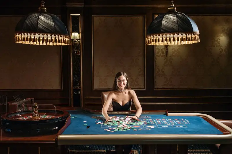 Woman collecting chips at a roulette table – JLPUB live casino